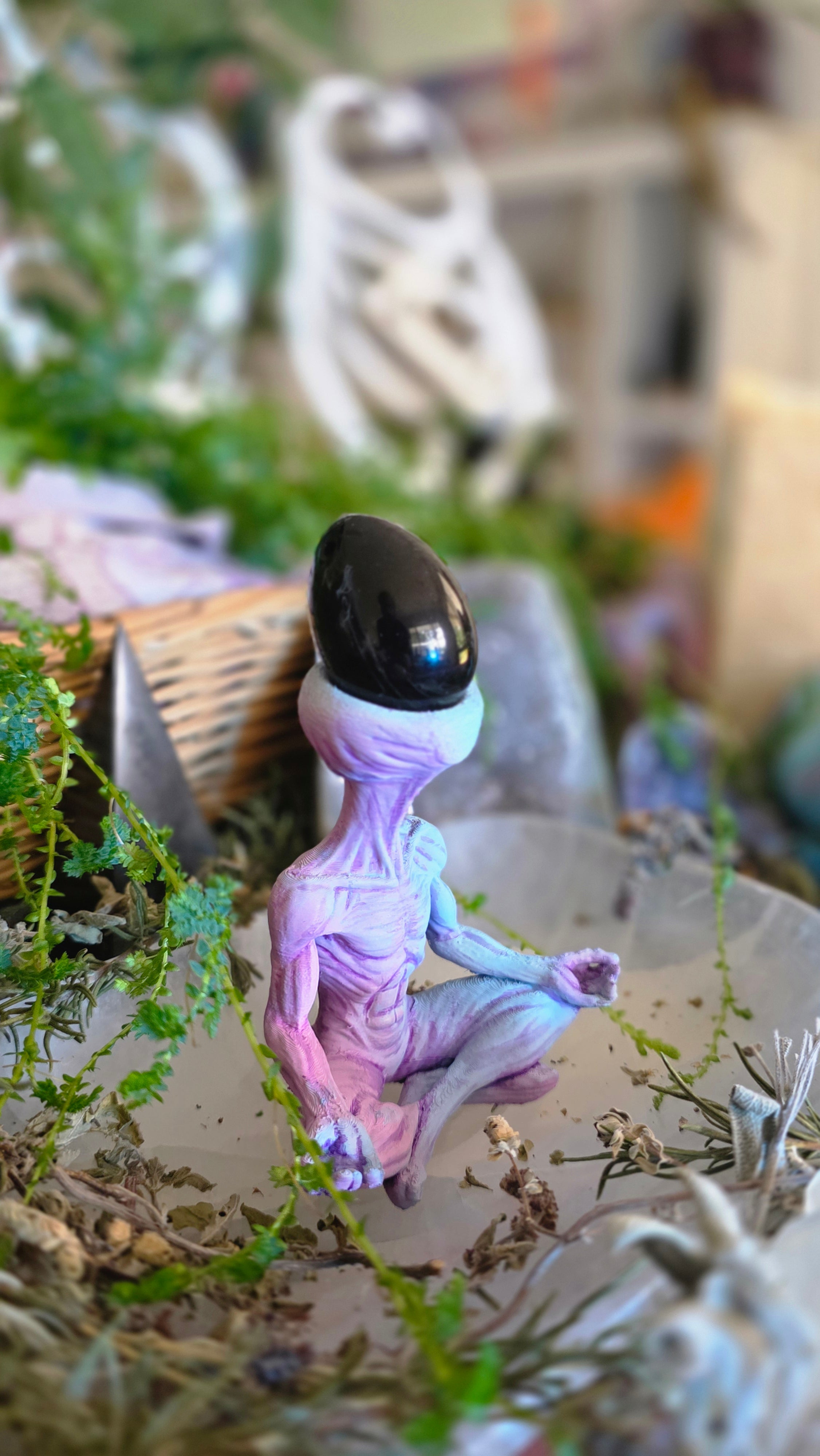 lien crystal holder 10cm hand painted male