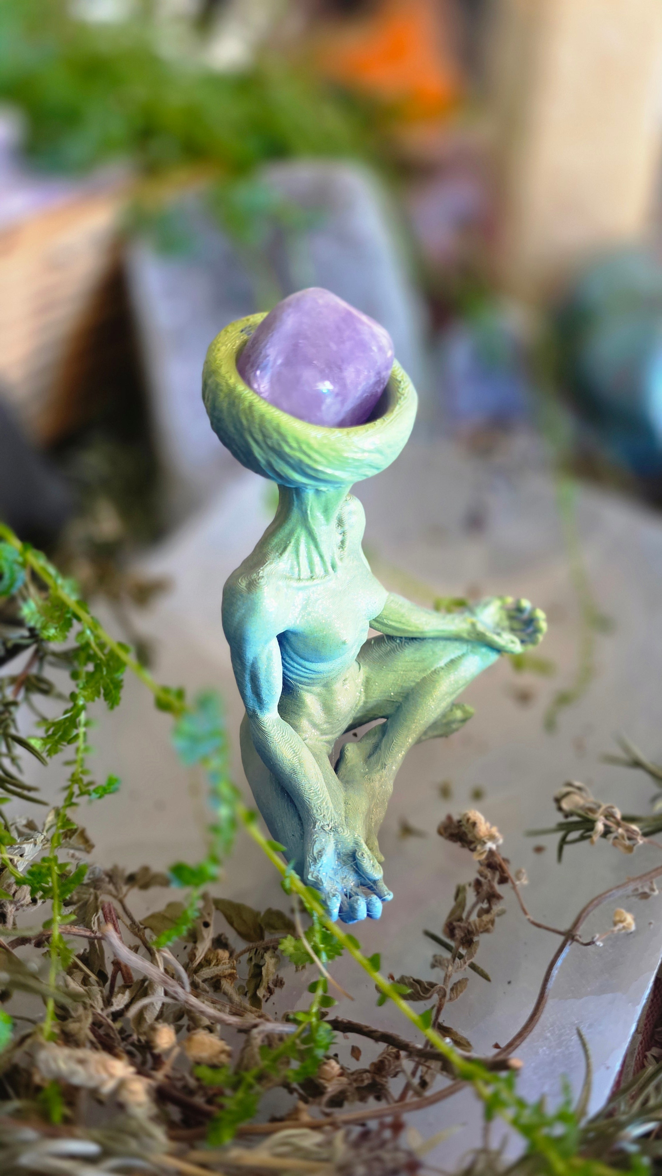 10cm Alien Crystal Holder – Meditation Series