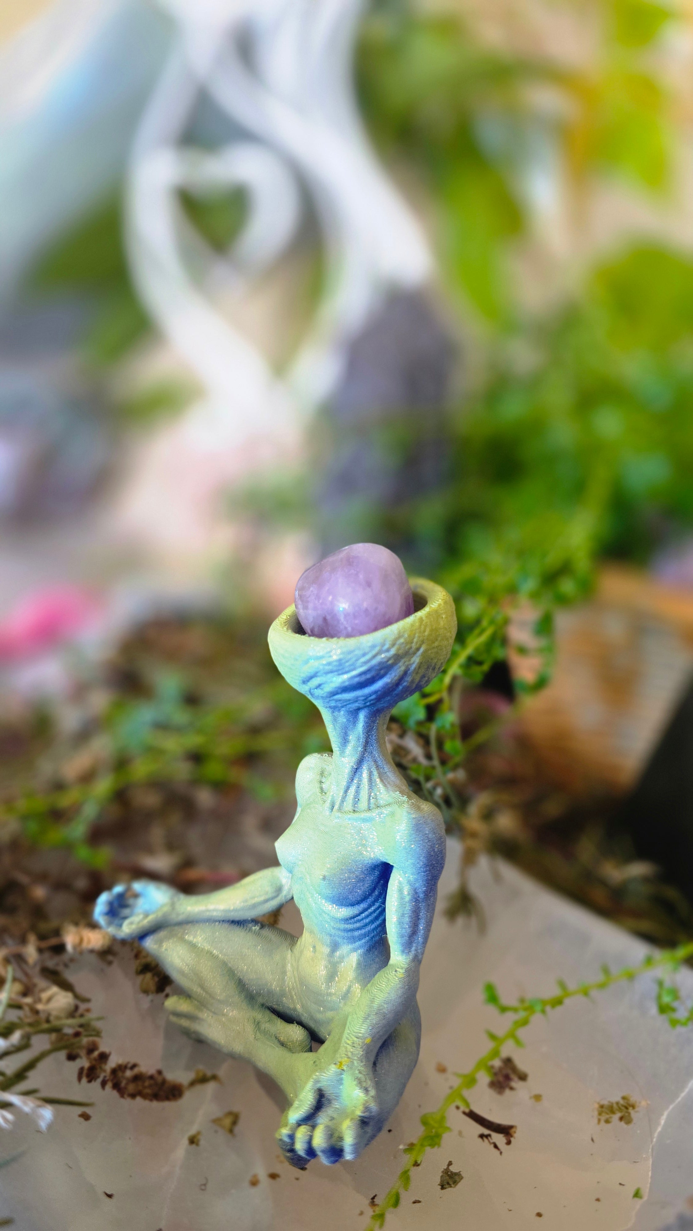 10cm Alien Crystal Holder – Meditation Series